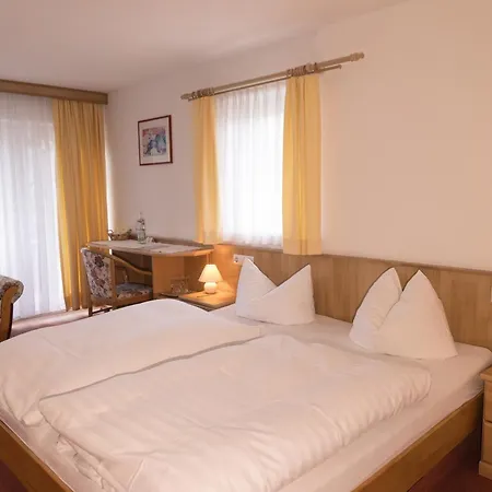 מלון Restaurant Breitenbacher Hof 3*